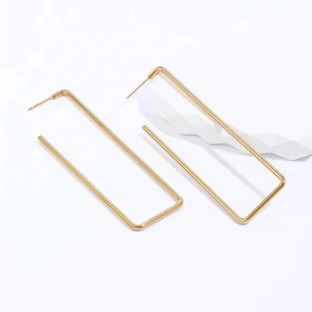 18K Rectangle hoop gold earrings - Picture 2 of 5